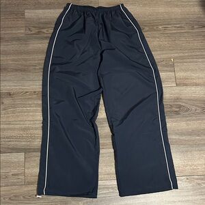 Sportive baggy joggers.
Size M